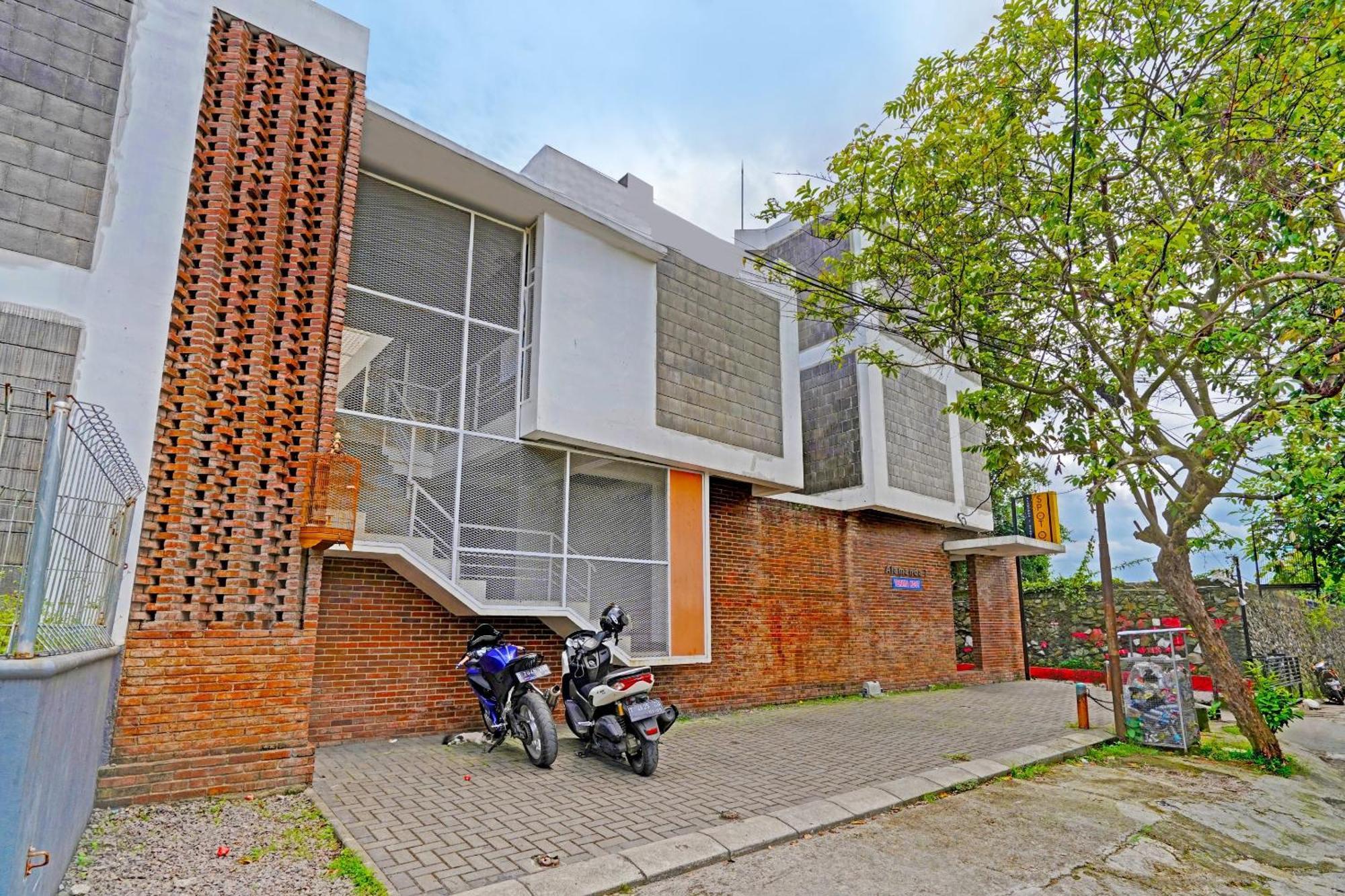 Super Oyo 2190 Alamanda 7 Syariah Bandung Buitenkant foto